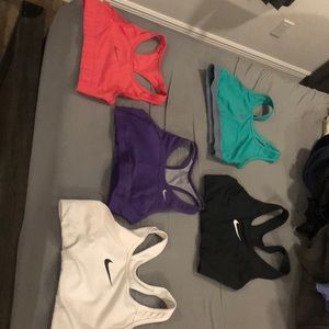 Nike sports bras Medium (5 total!!!)